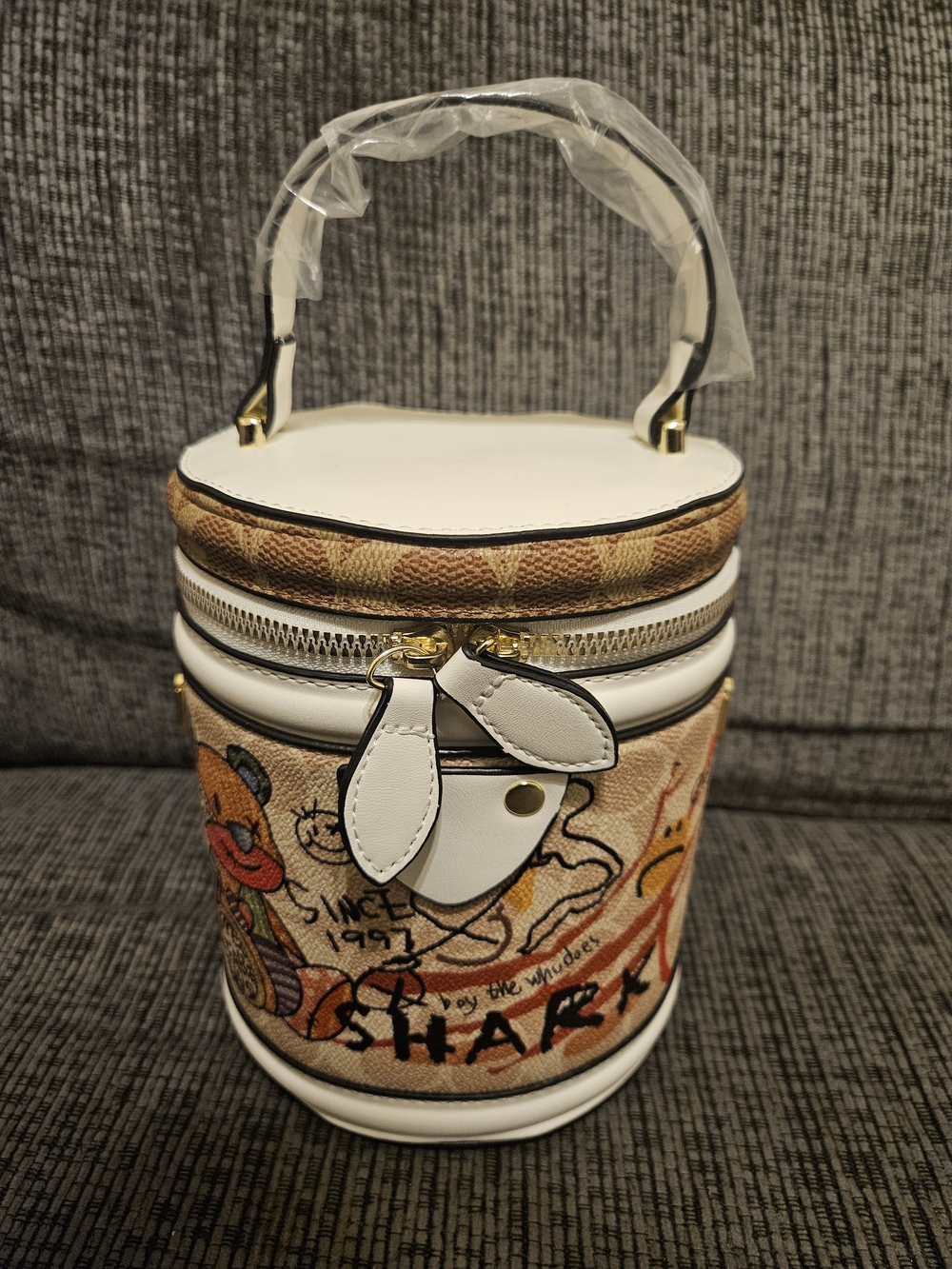White and Tan Graphic Bucket Bag | Bear Bucket Bag